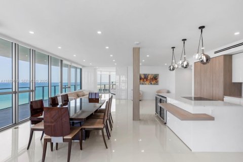 Condominio en venta en Hollywood, Florida, 4 dormitorios, 287.16 m2 № 2034363 - foto 8