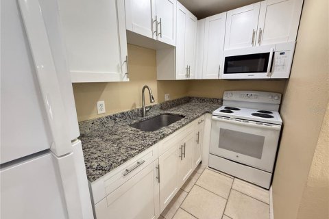 Condo in Tampa, Florida, 1 bedroom  № 2416504 - photo 6