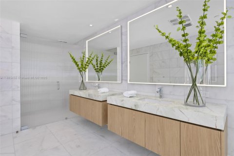 Condominio en venta en Miami Beach, Florida, 3 dormitorios, 272.2 m2 № 1964187 - foto 18