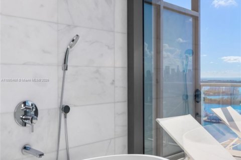 Condominio en venta en Miami Beach, Florida, 3 dormitorios, 272.2 m2 № 1964187 - foto 17