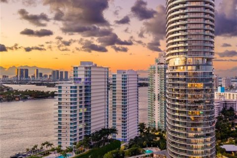 Condominio en venta en Miami Beach, Florida, 3 dormitorios, 272.2 m2 № 1964187 - foto 2