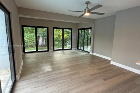Casa en venta en Plantation, Florida, 3 dormitorios, 169.27 m2 № 2065271 - foto 4
