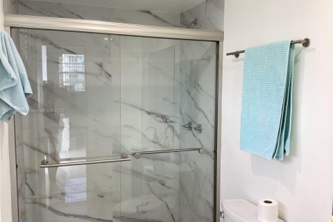 Condominio en alquiler en Hollywood, Florida, 2 dormitorios, 125.88 m2 № 1601416 - foto 10