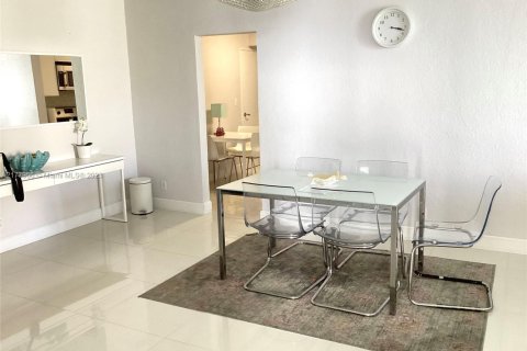 Condominio en alquiler en Hollywood, Florida, 2 dormitorios, 125.88 m2 № 1601416 - foto 19