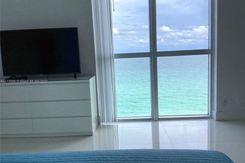 Condominio en alquiler en Hollywood, Florida, 2 dormitorios, 125.88 m2 № 1601416 - foto 3