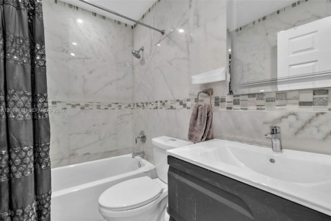 Купить виллу или дом в Холливуд, Флорида 4 спальни, 187.2м2, № 2087568 - фото 17
