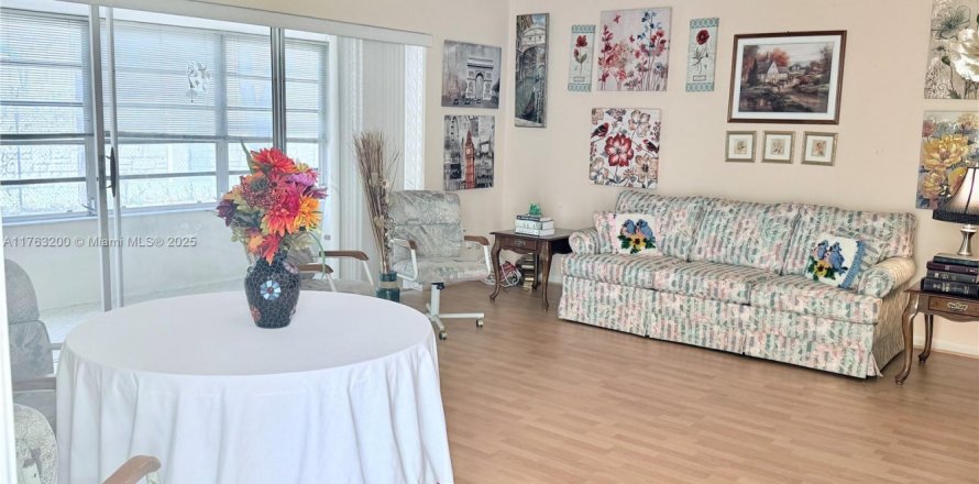 Кондоминиум с 1 спальней в Майами, Флорида № 1958525