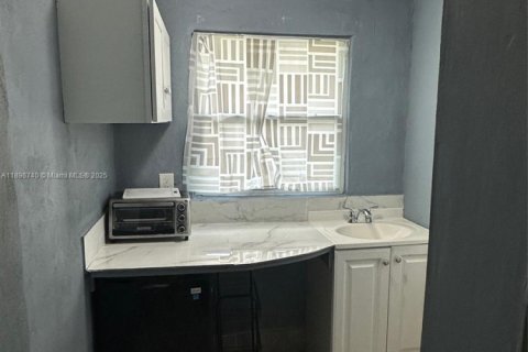 Propiedad comercial en alquiler en Miami Gardens, Florida, 1 dormitorio № 1950993 - foto 4