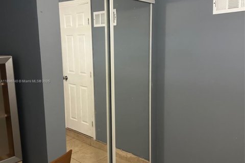 Propiedad comercial en alquiler en Miami Gardens, Florida, 1 dormitorio № 1950993 - foto 3