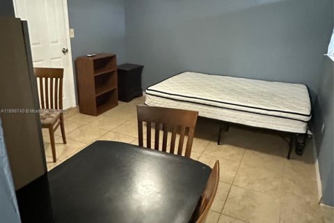 Propiedad comercial en alquiler en Miami Gardens, Florida, 1 dormitorio № 1950993 - foto 2