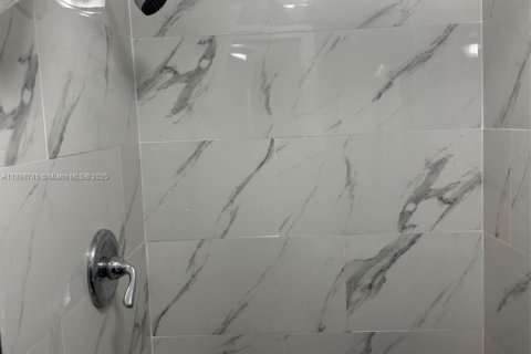 Propiedad comercial en alquiler en Miami Gardens, Florida, 1 dormitorio № 1950993 - foto 5