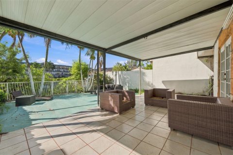 Villa ou maison à vendre à Hialeah, Floride: 4 chambres, 193.79 m2 № 2414811 - photo 22