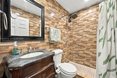 Villa ou maison à vendre à Hialeah, Floride: 4 chambres, 193.79 m2 № 2414811 - photo 17