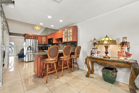 Villa ou maison à vendre à Hialeah, Floride: 4 chambres, 193.79 m2 № 2414811 - photo 10