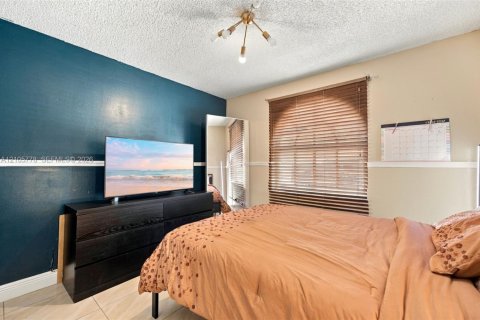 Villa ou maison à vendre à Hialeah, Floride: 4 chambres, 193.79 m2 № 2414811 - photo 18