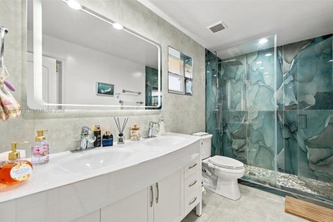 Villa ou maison à vendre à Hialeah, Floride: 4 chambres, 193.79 m2 № 2414811 - photo 14