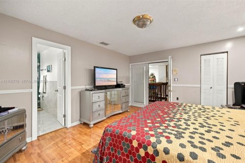 Villa ou maison à vendre à Hialeah, Floride: 4 chambres, 193.79 m2 № 2414811 - photo 13