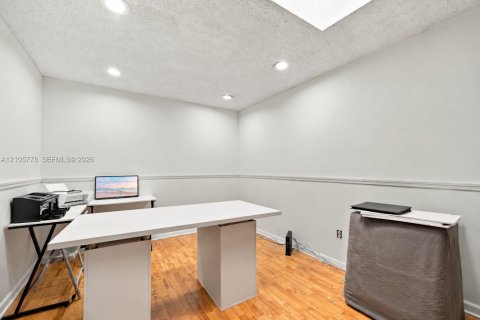 Villa ou maison à vendre à Hialeah, Floride: 4 chambres, 193.79 m2 № 2414811 - photo 21