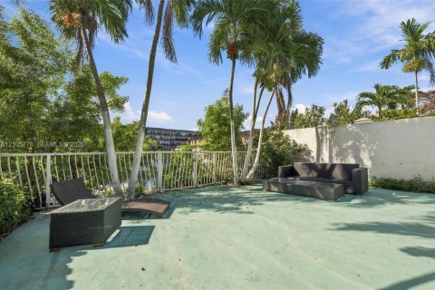 Villa ou maison à vendre à Hialeah, Floride: 4 chambres, 193.79 m2 № 2414811 - photo 24