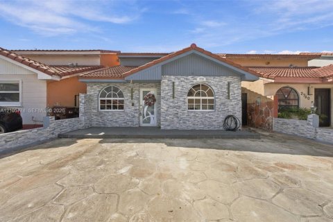 Villa ou maison à Hialeah, Floride 4 chambres, 193.79 m2 № 2414811