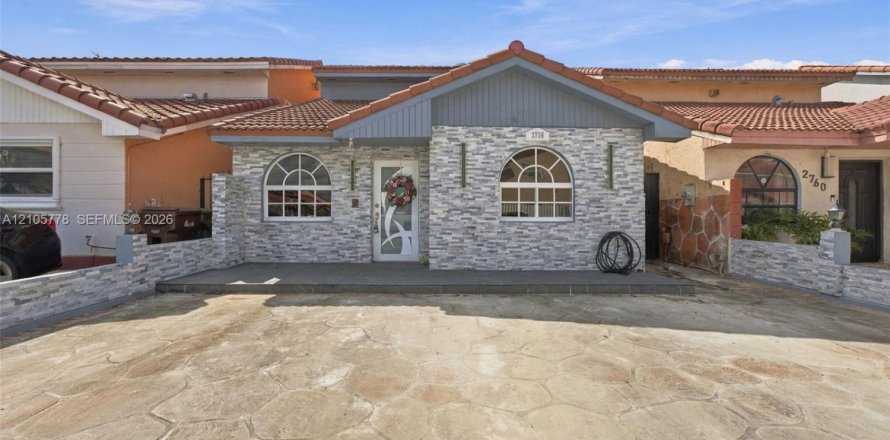 Villa ou maison à Hialeah, Floride 4 chambres, 193.79 m2 № 2414811