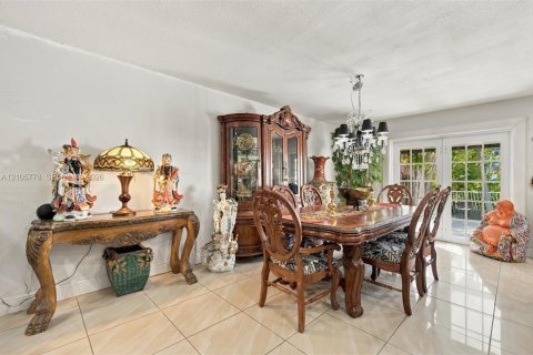 Villa ou maison à vendre à Hialeah, Floride: 4 chambres, 193.79 m2 № 2414811 - photo 6