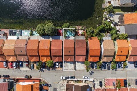 Villa ou maison à vendre à Hialeah, Floride: 4 chambres, 193.79 m2 № 2414811 - photo 30