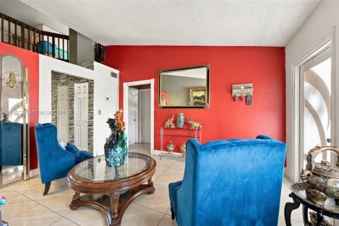 Villa ou maison à vendre à Hialeah, Floride: 4 chambres, 193.79 m2 № 2414811 - photo 5