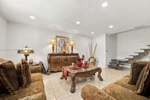 Villa ou maison à vendre à Hialeah, Floride: 4 chambres, 193.79 m2 № 2414811 - photo 8