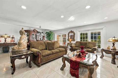 Villa ou maison à vendre à Hialeah, Floride: 4 chambres, 193.79 m2 № 2414811 - photo 7
