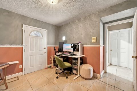 Villa ou maison à vendre à Hialeah, Floride: 4 chambres, 193.79 m2 № 2414811 - photo 19