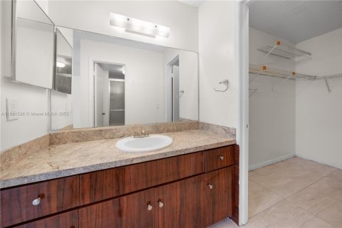 Condo in Miami, Florida, 3 bedrooms  № 1809572 - photo 14