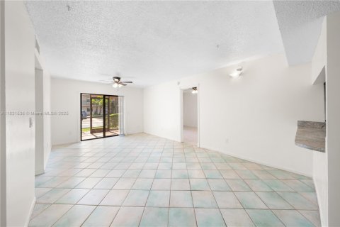 Condo in Miami, Florida, 3 bedrooms  № 1809572 - photo 8