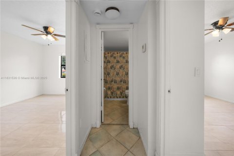 Condo in Miami, Florida, 3 bedrooms  № 1809572 - photo 22