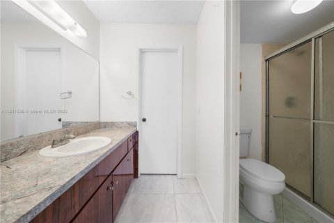 Condo in Miami, Florida, 3 bedrooms  № 1809572 - photo 13