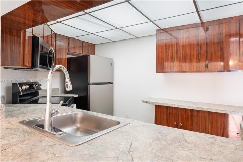 Condo in Miami, Florida, 3 bedrooms  № 1809572 - photo 3