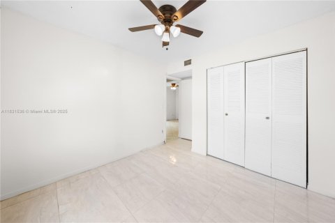 Condo in Miami, Florida, 3 bedrooms  № 1809572 - photo 19
