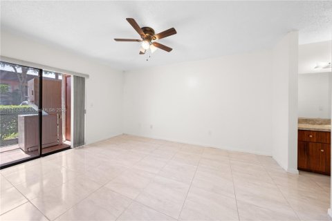 Condo in Miami, Florida, 3 bedrooms  № 1809572 - photo 9
