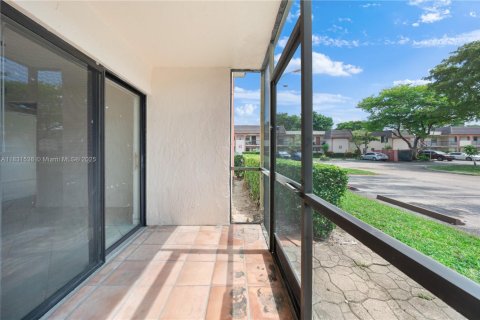 Condo in Miami, Florida, 3 bedrooms  № 1809572 - photo 25