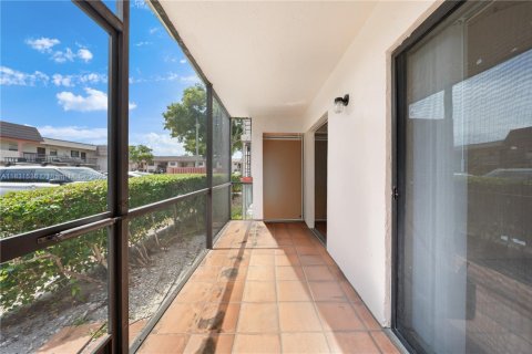 Condo in Miami, Florida, 3 bedrooms  № 1809572 - photo 26
