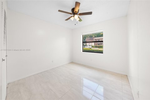 Condo in Miami, Florida, 3 bedrooms  № 1809572 - photo 21