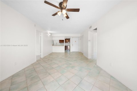 Condo in Miami, Florida, 3 bedrooms  № 1809572 - photo 5