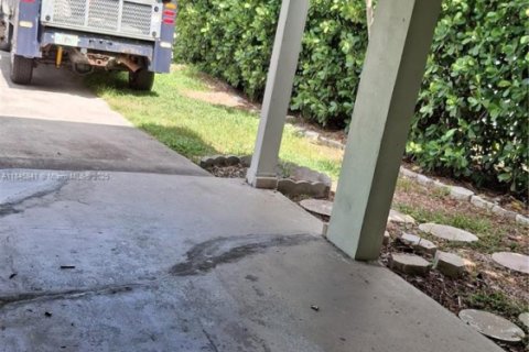 Снять в аренду виллу или дом в Помпано-Бич, Флорида 3 спальни, 109.62м2, № 1842604 - фото 10