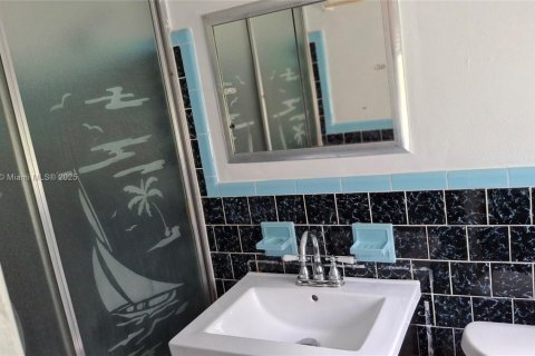 Снять в аренду виллу или дом в Помпано-Бич, Флорида 3 спальни, 109.62м2, № 1842604 - фото 6