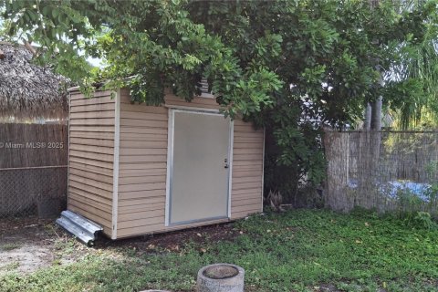 Снять в аренду виллу или дом в Помпано-Бич, Флорида 3 спальни, 109.62м2, № 1842604 - фото 8