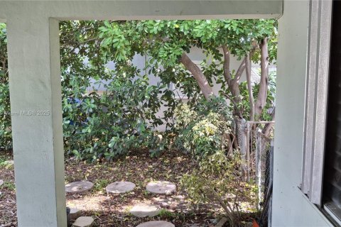 Снять в аренду виллу или дом в Помпано-Бич, Флорида 3 спальни, 109.62м2, № 1842604 - фото 3