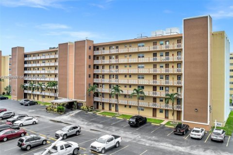 Condo in Hallandale Beach, Florida, 2 bedrooms  № 2428450