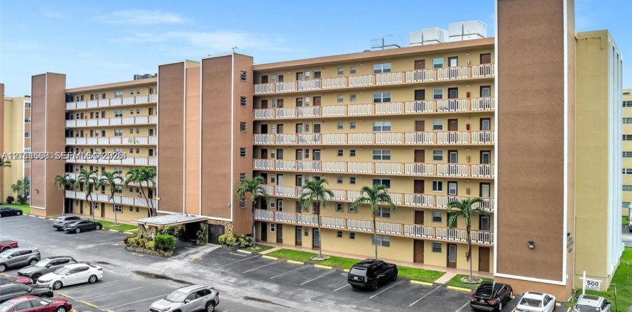 Condo in Hallandale Beach, Florida, 2 bedrooms № 2428450