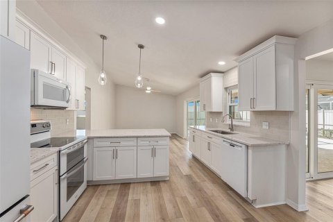 Villa ou maison à louer à Palm Harbor, Floride: 3 chambres, 156.82 m2 № 2356077 - photo 6