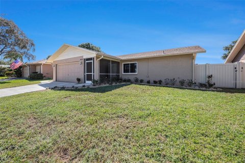 Villa ou maison à louer à Palm Harbor, Floride: 3 chambres, 156.82 m2 № 2356077 - photo 2